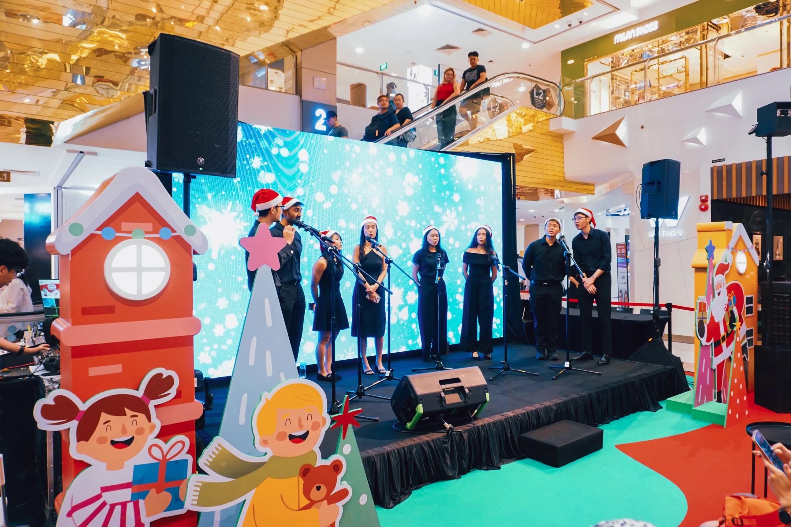 christmas-mall-atrium-activation-stage-performance