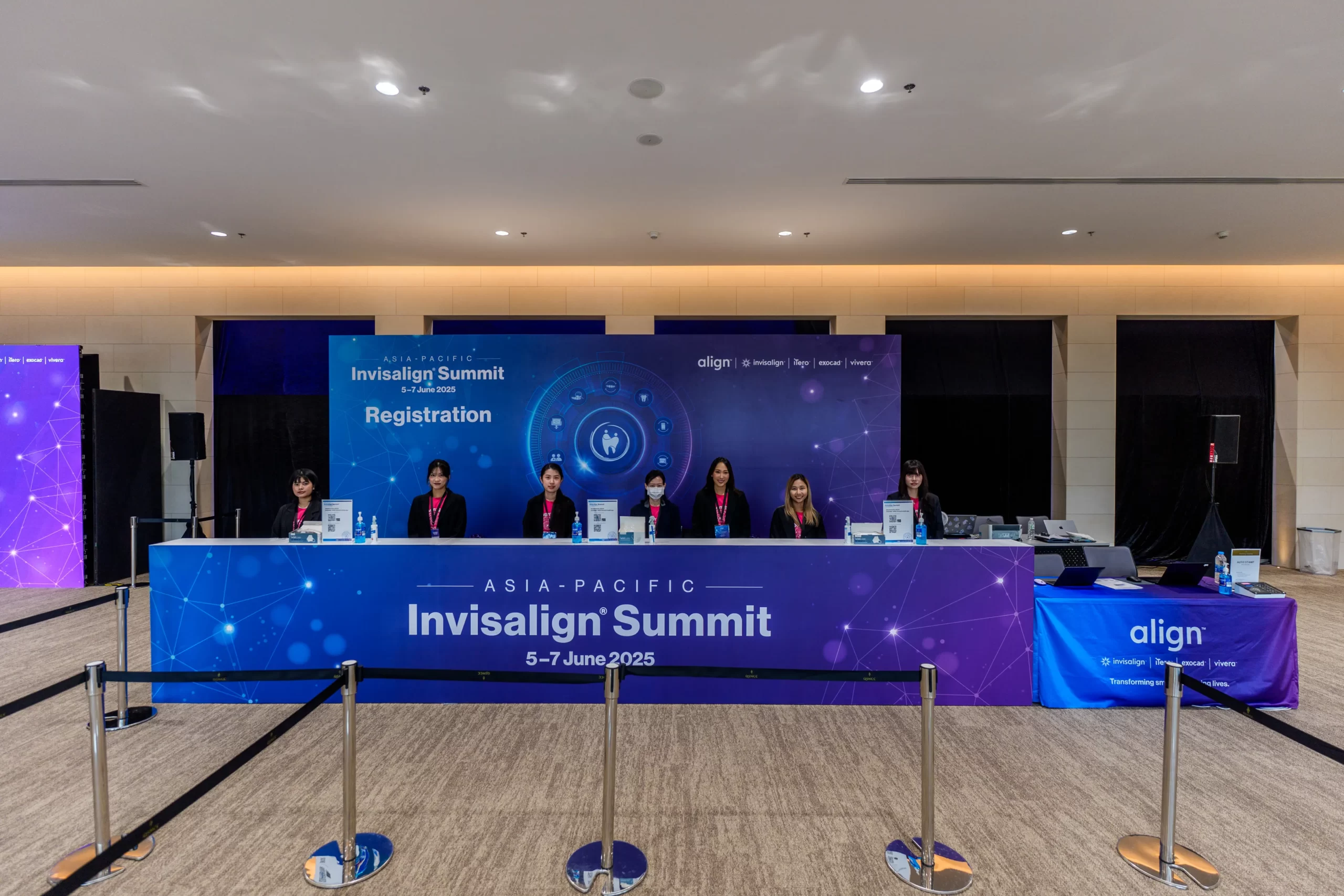 corporate-summit-registration-counter-and-hospitality-staffing