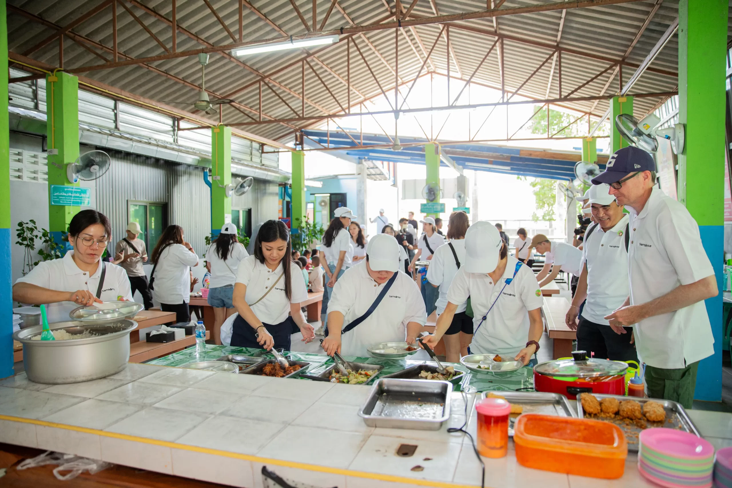 corporate-volunteering-food-service-and-community-outreach