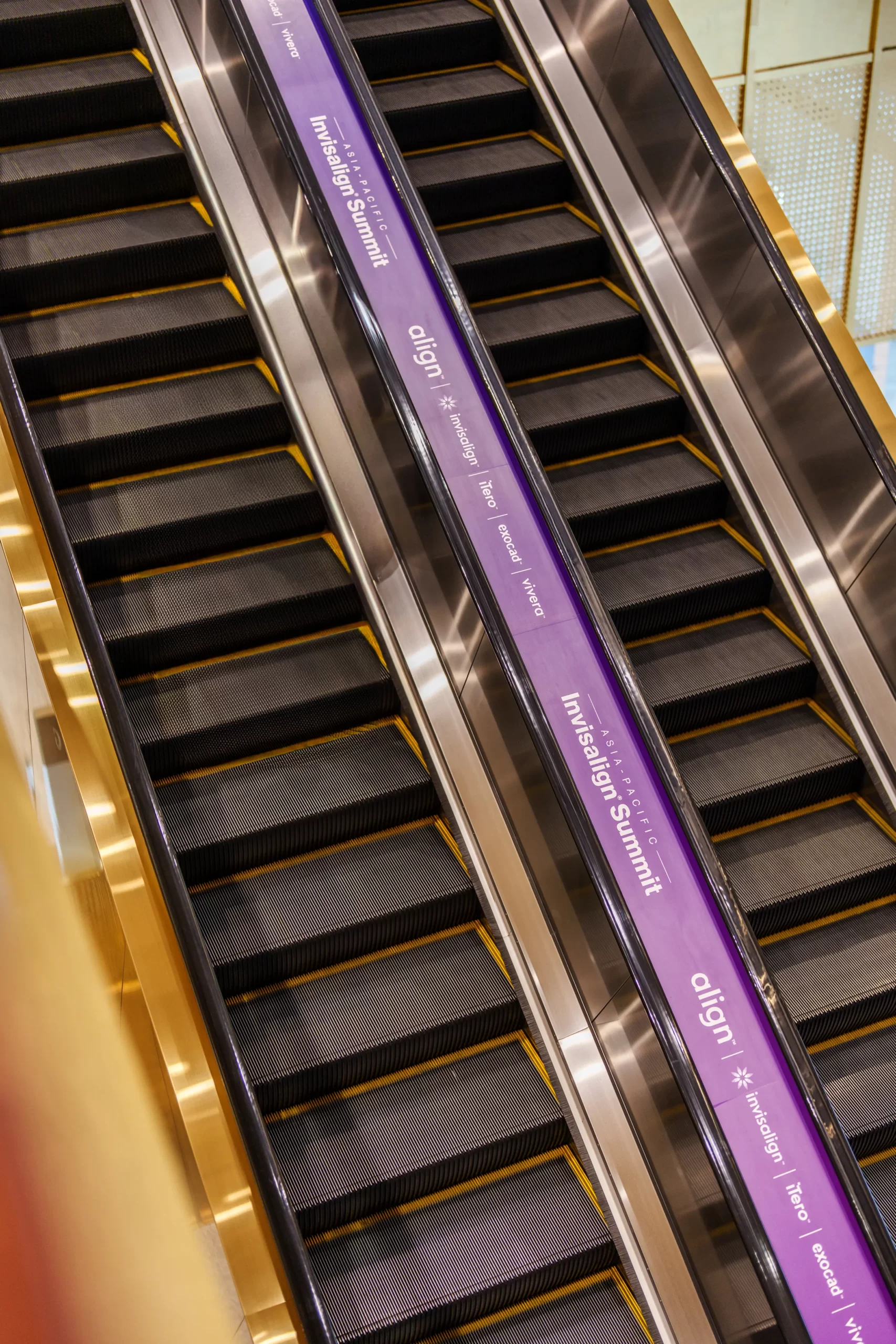 creative-environmental-graphics-for-corporate-summit-wayfinding