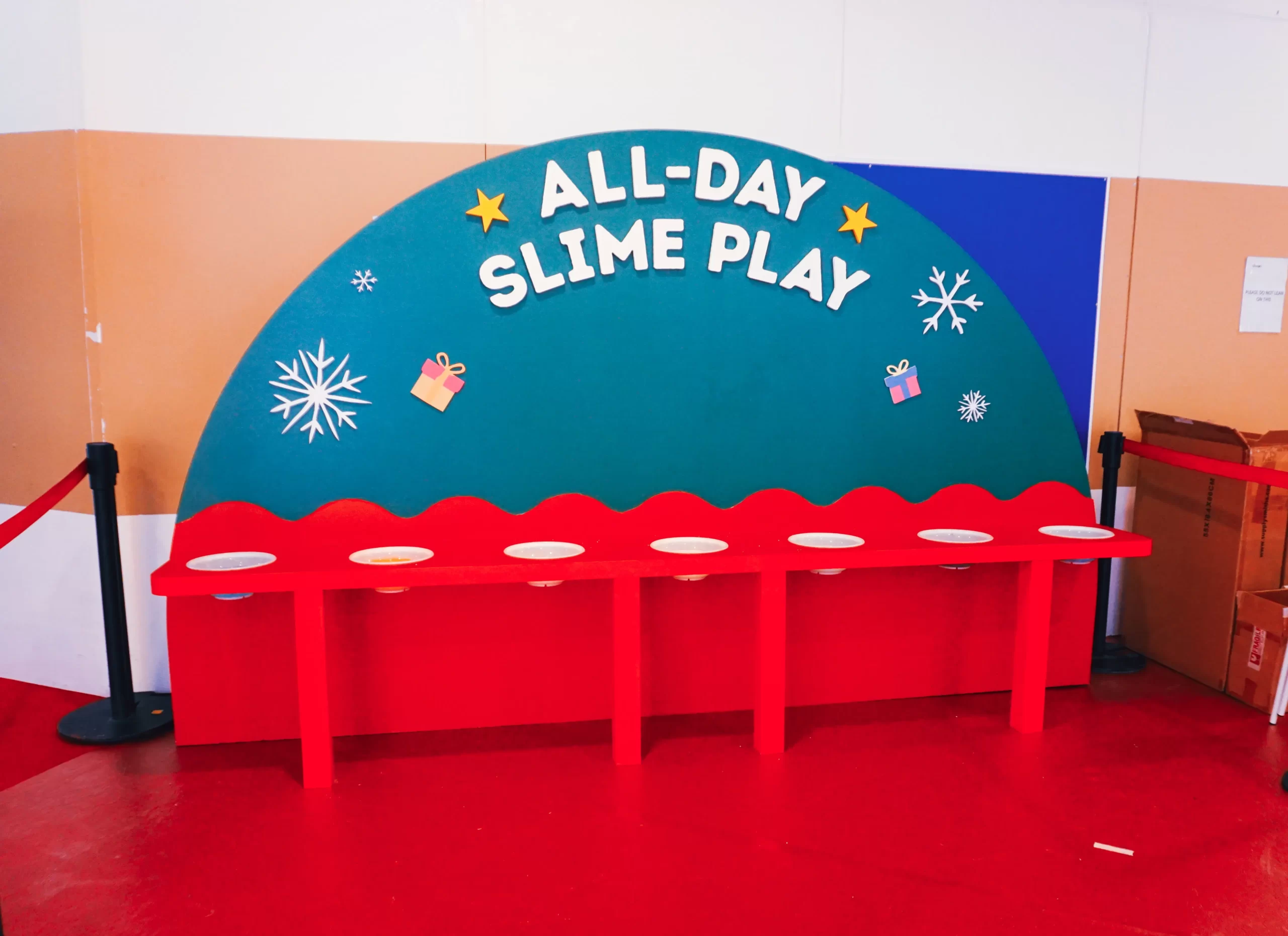 custom-fabricated-slime-play-booth-brand-activation