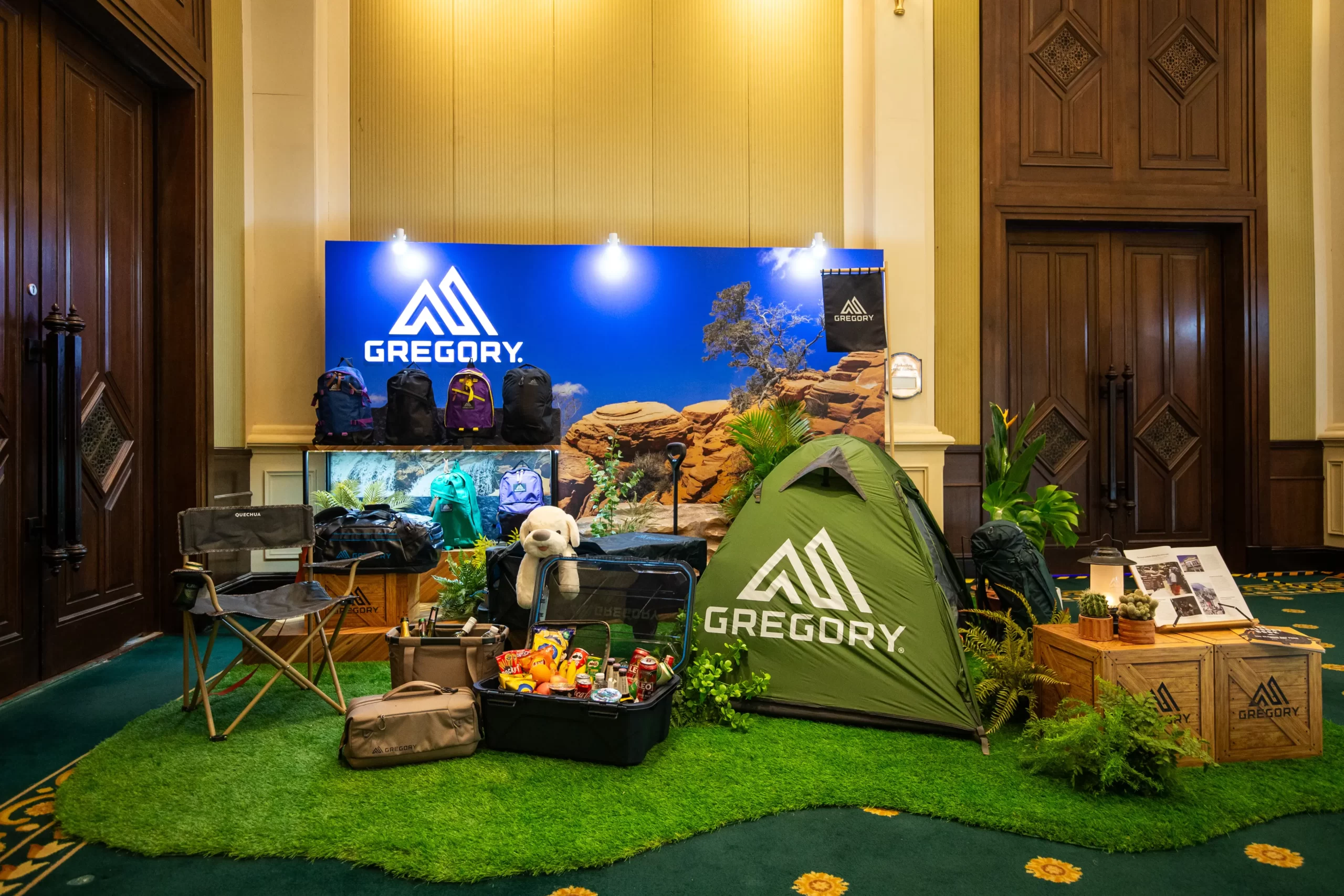custom-retail-brand-activation-booth-and-thematic-display