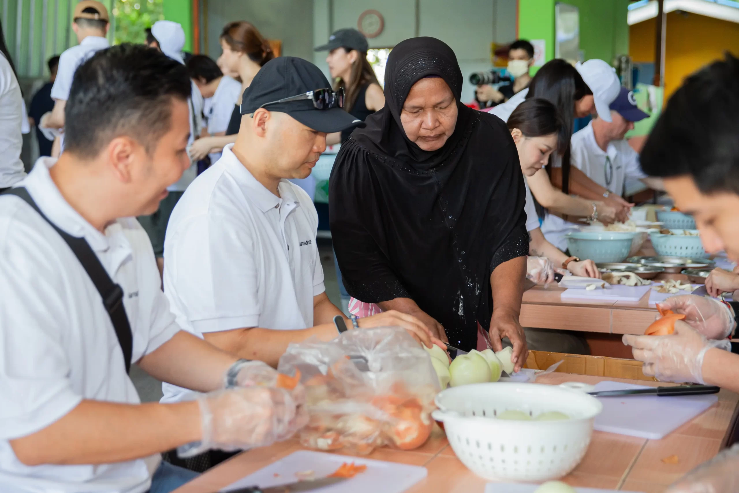 employee-team-building-through-community-outreach-and-charity