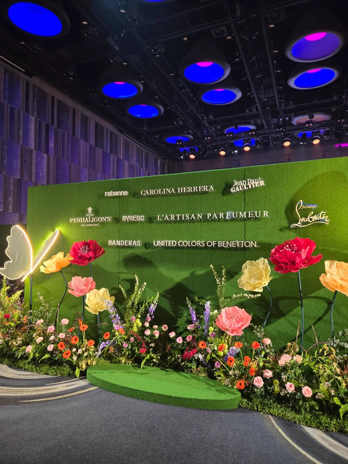 experiential-marketing-green-wall-multi-brand-showcase