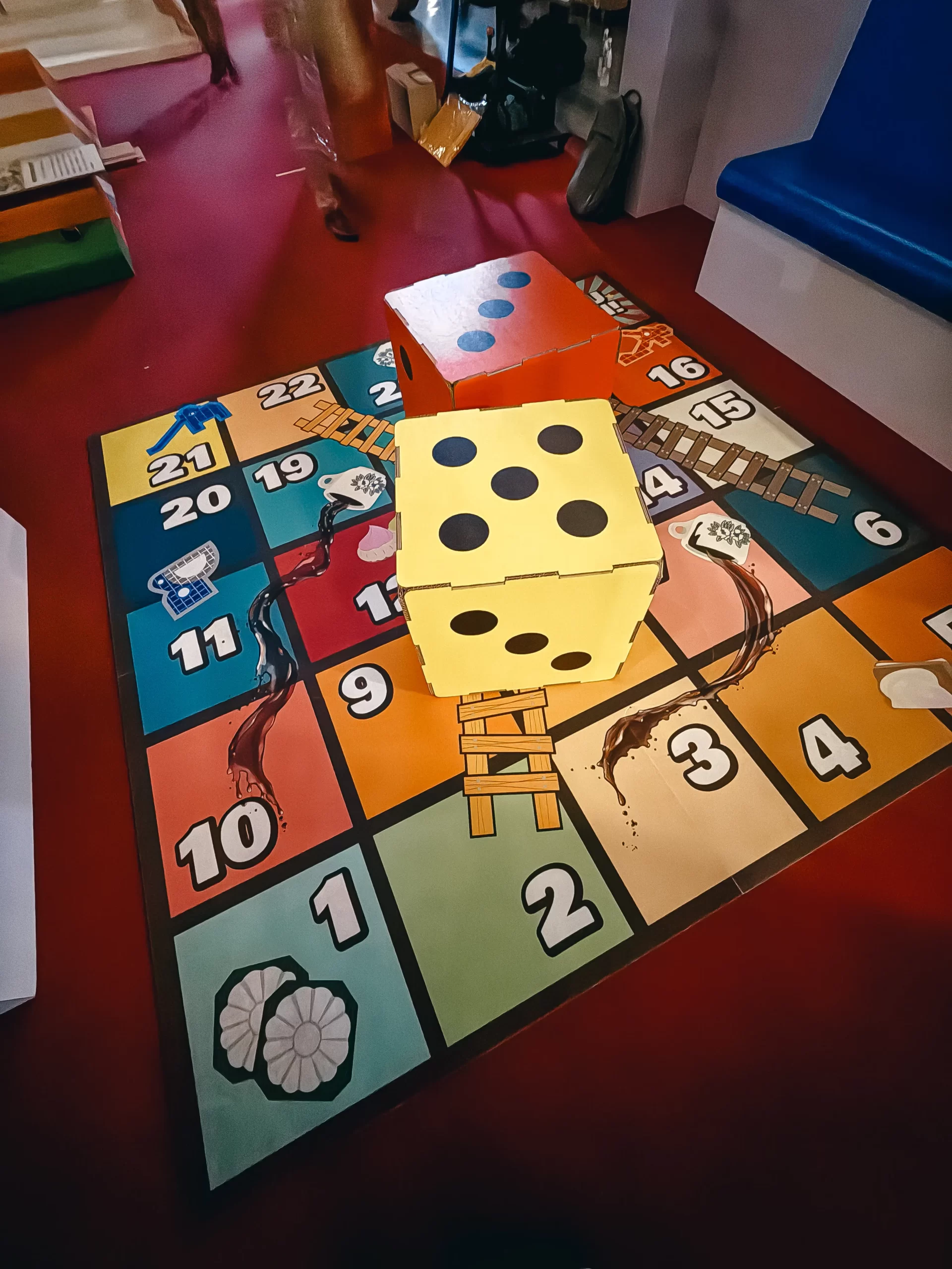 giant-board-game-gamification-mall-activation
