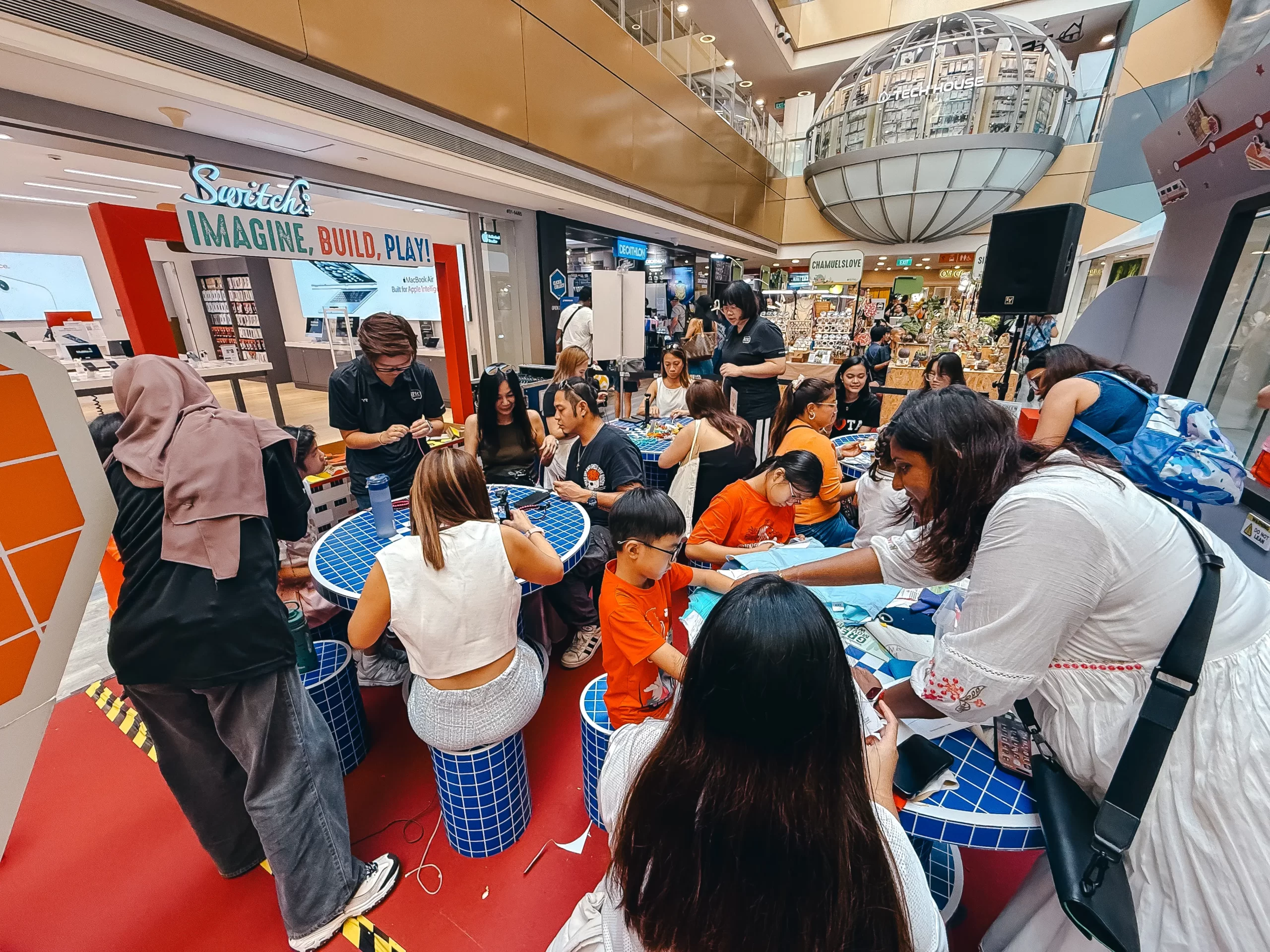 interactive-mall-atrium-brand-activation-singapore