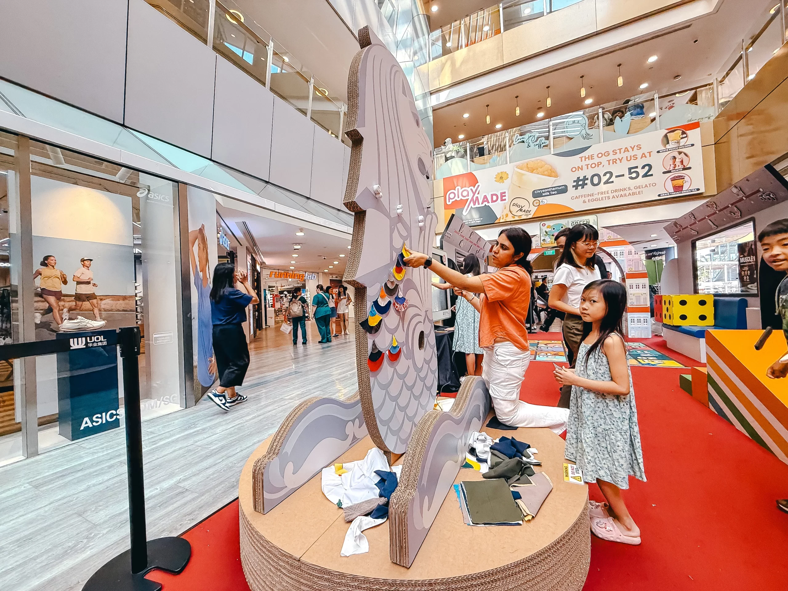 interactive-mall-brand-activation-merlion-custom-fabrication