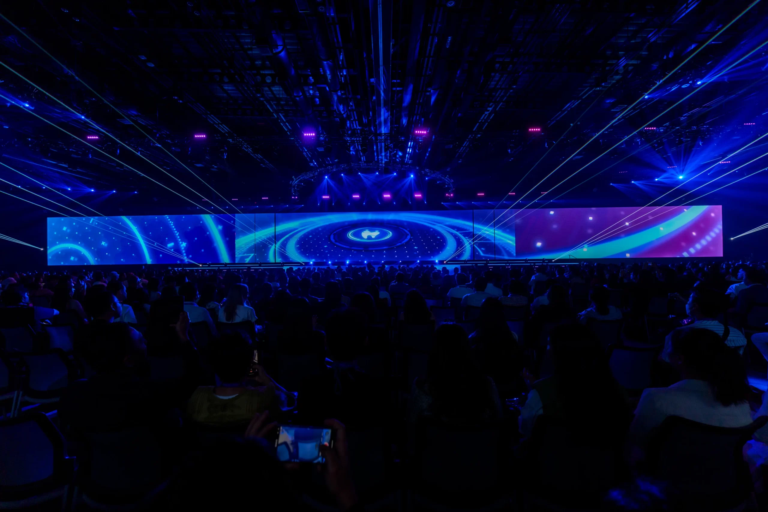 large-scale-corporate-summit-production-and-laser-lighting-show