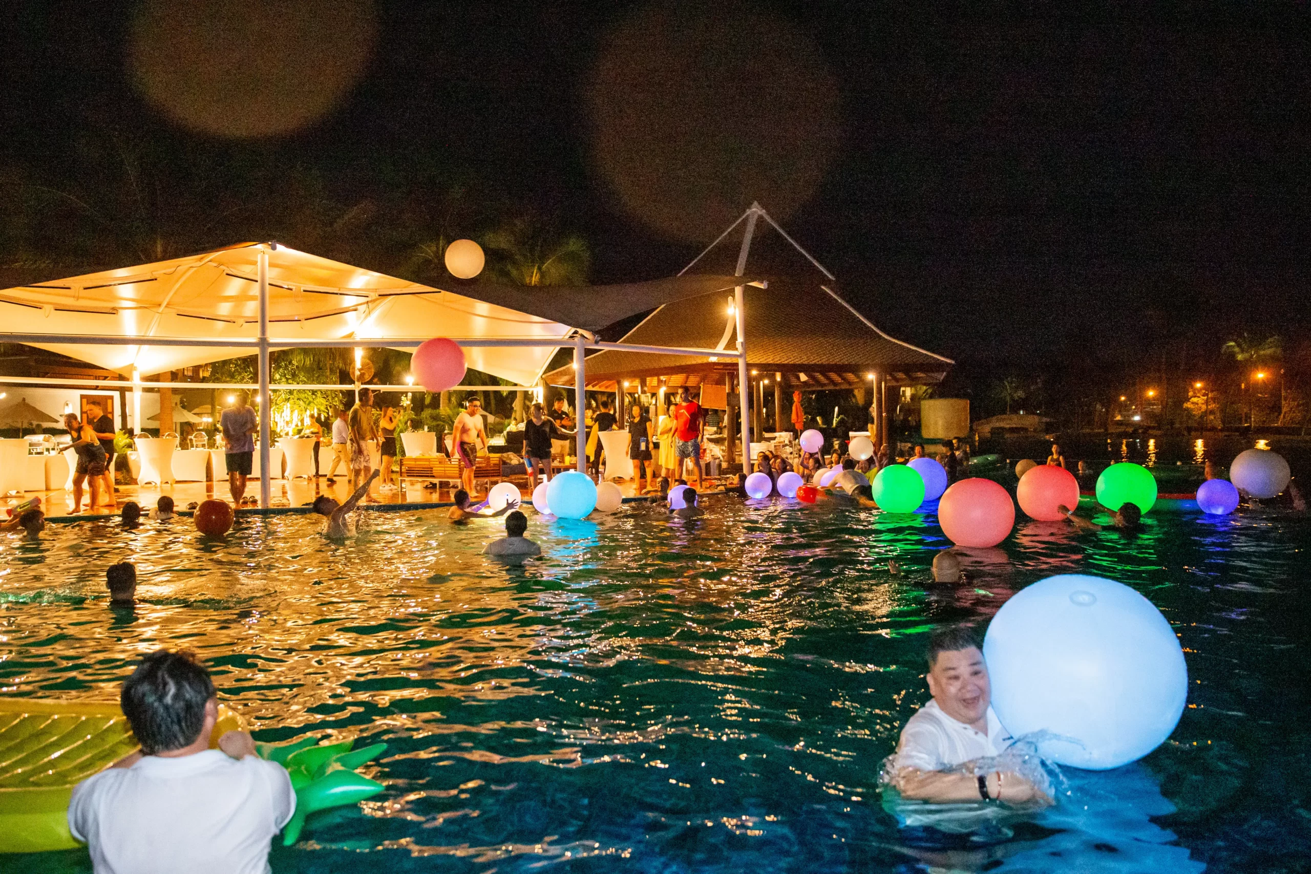 people-having-fun-at-pool-party