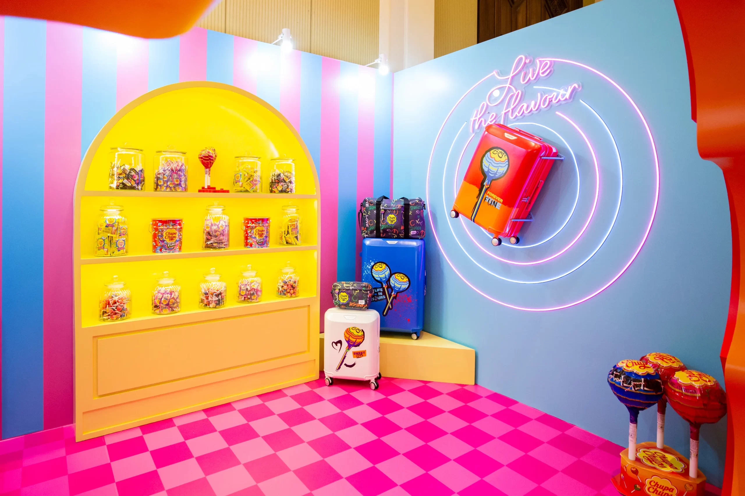 retail-brand-activation-and-custom-pop-up-booth-design
