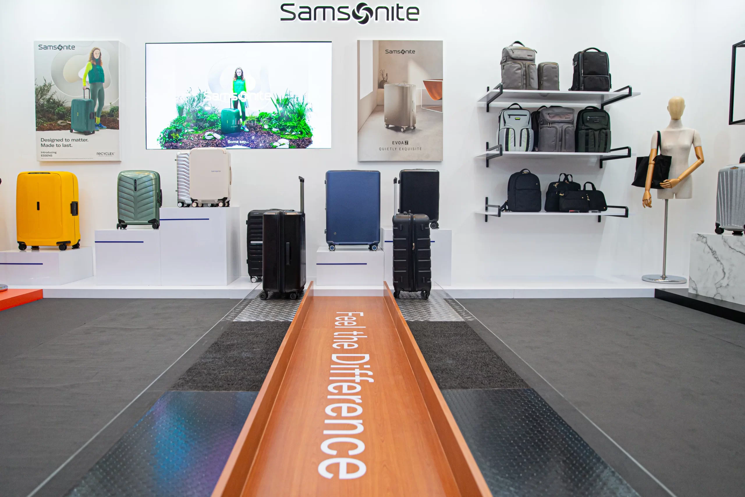 samsonite-experiential-marketing-brand-activation-booth