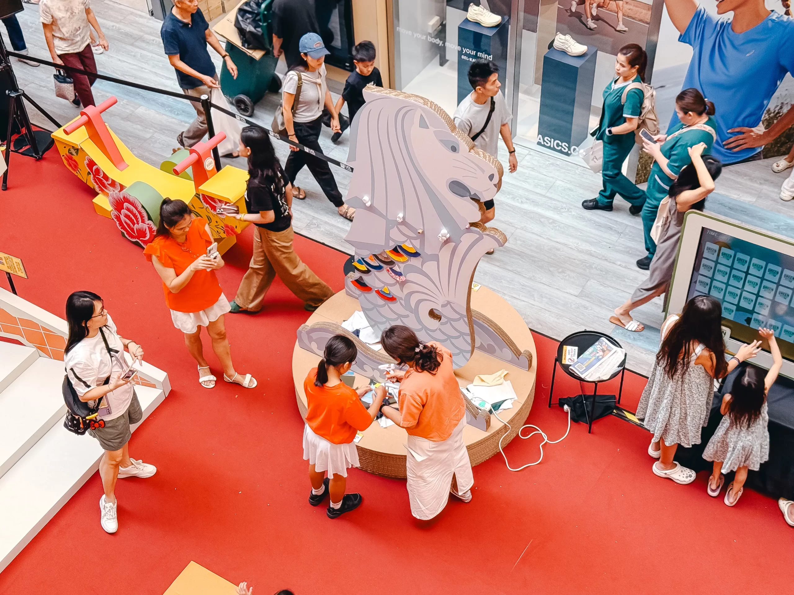 sustainable-merlion-prop-brand-activation-mall-atrium